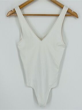 Abercrombie & Fitch Sexy AF V-neck Bodysuit Women’s Size Small in White - EUC!